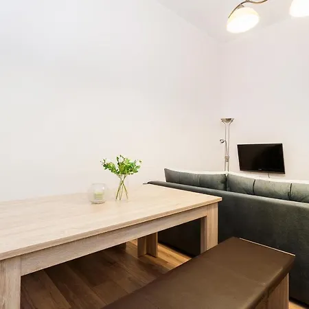 Wrzesinska, Sun & Snow * Krakow